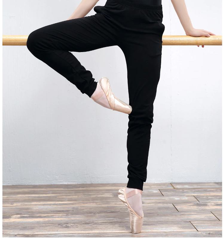 Pantalon danse noir avec poches ressere aux chevilles