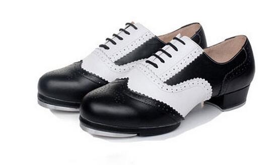 Chaussures Claquettes sneakers femme noir et blanc T42