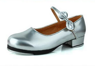 Chaussures Claquettes vernies argent taille 37