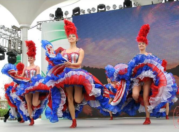 Ensemble bustier jupe coiffe pour French Cancan