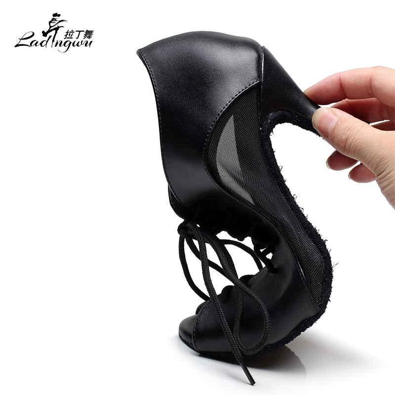 Chaussures de danse coloris noir avec lacets Talons de 6 ou 7.5cm